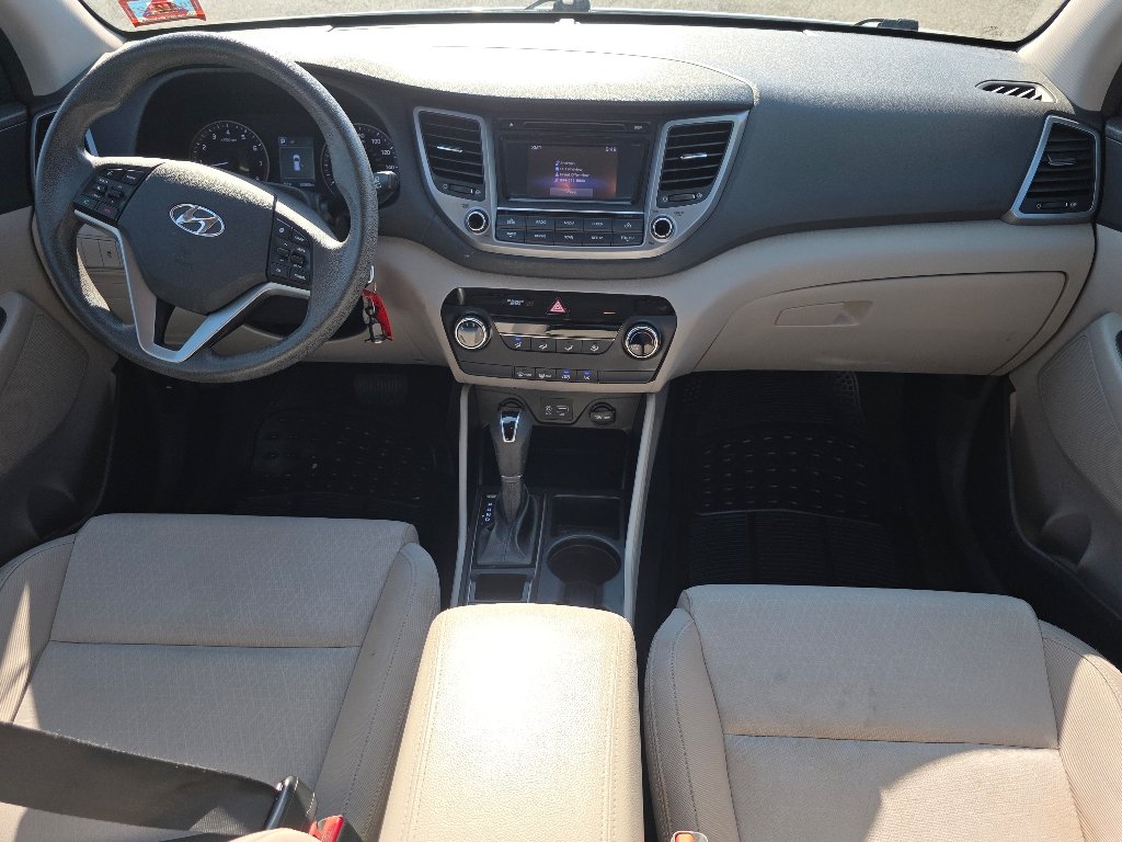 Used 2016 Dazzling White Hyundai SE image 2