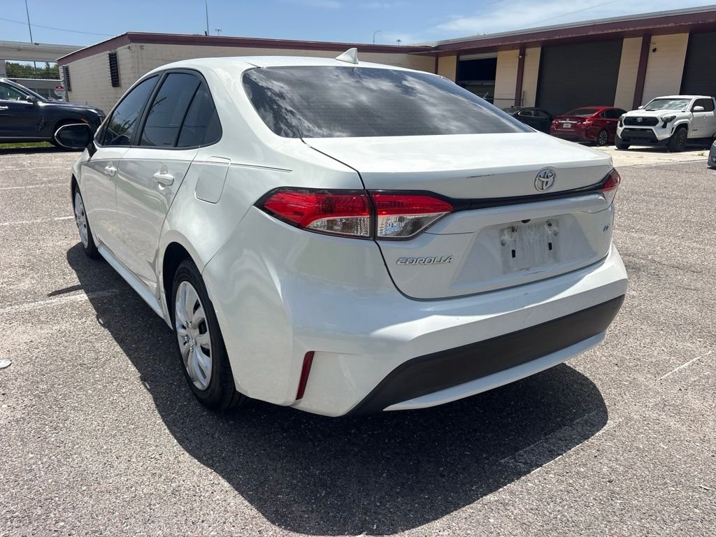 Used 2020 White Toyota LE image 5