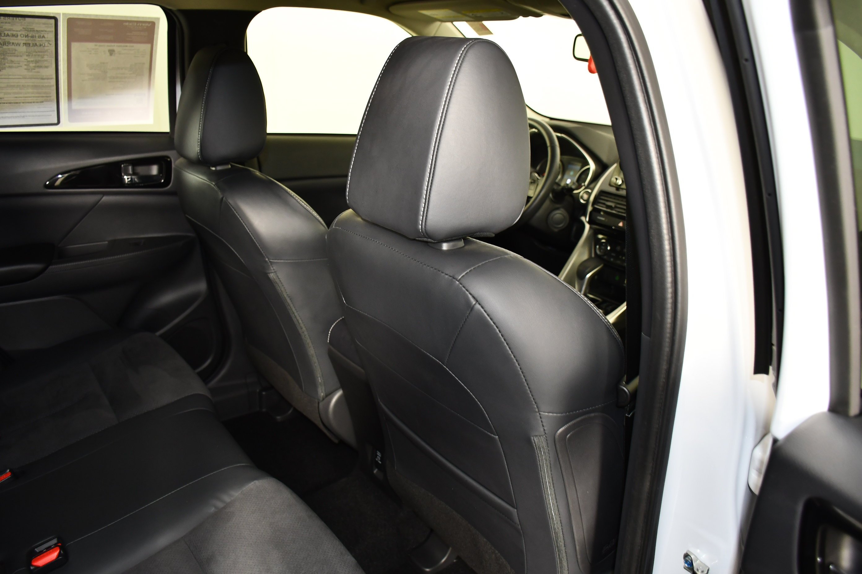 Used 2023 White Diamond Mitsubishi SE image 42