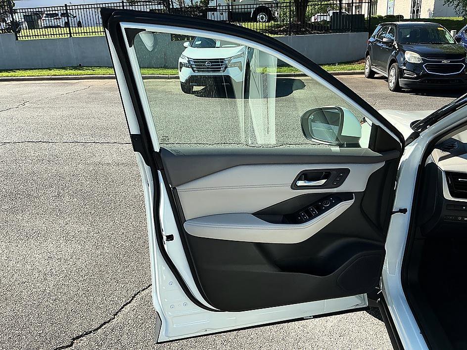 Certified Used 2023 Pearl White Tricoat Nissan SL image 11