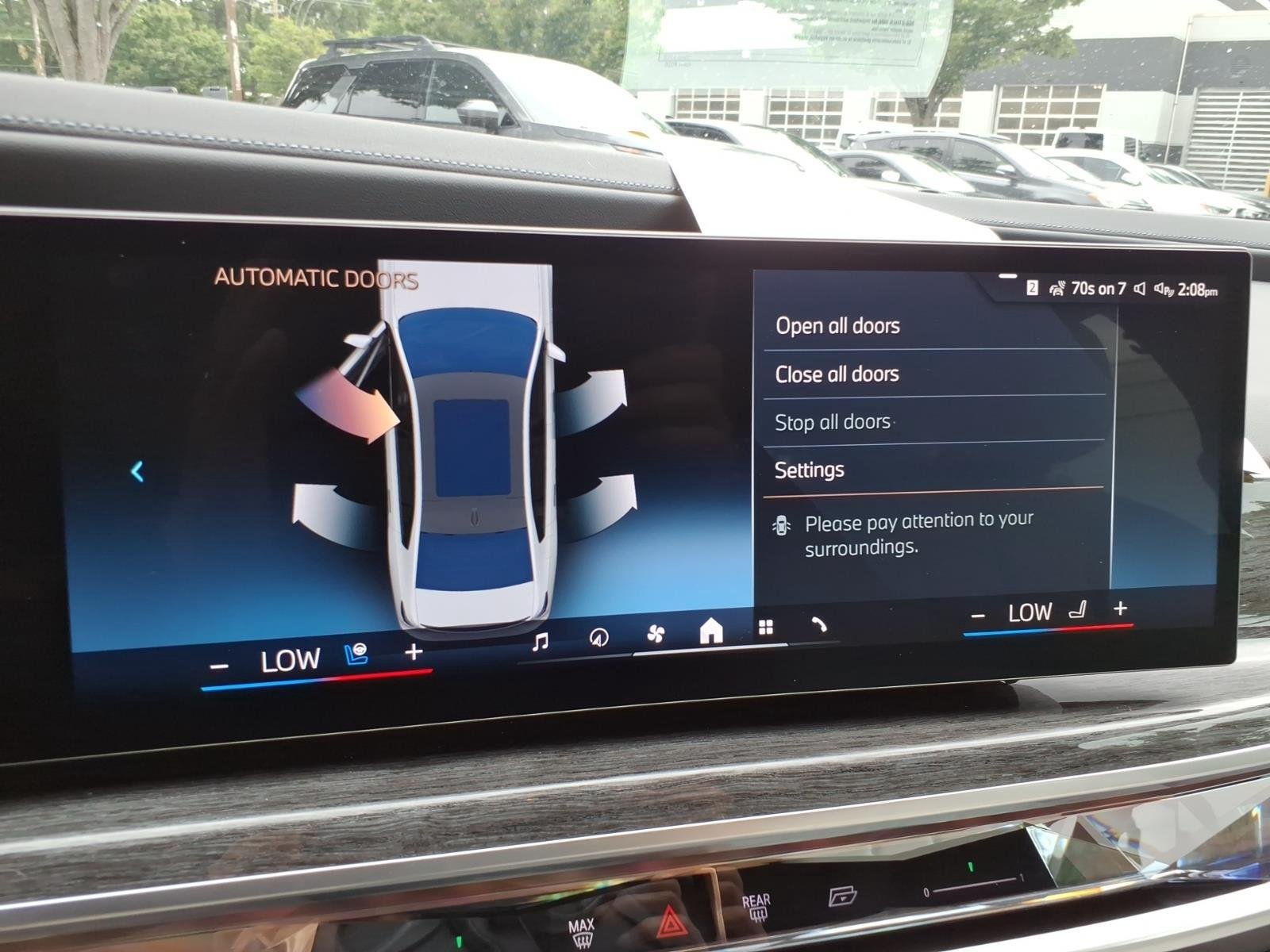 Used 2025 Mineral White Metallic BMW 760i xDrive image 22