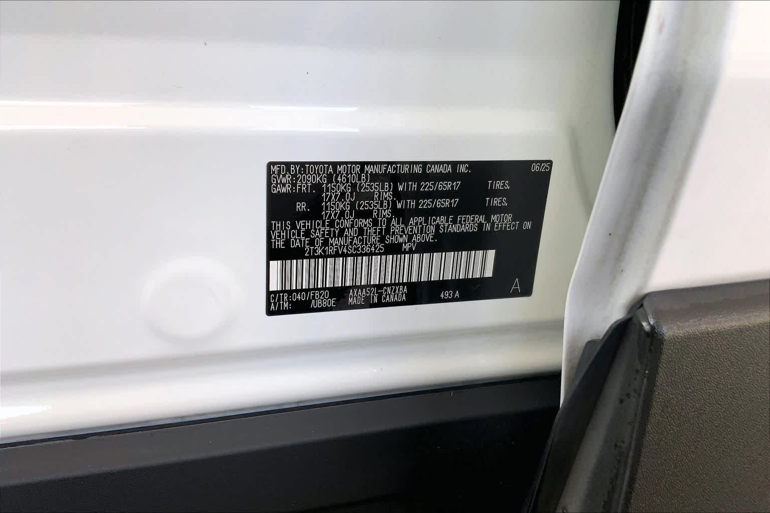 Used 2025 Ice Cap Toyota LE image 34
