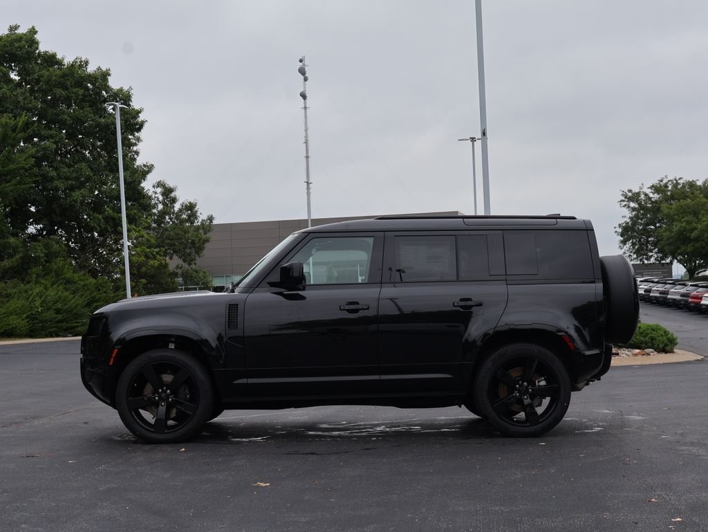 New 2026 Santorini Black LAND ROVER X-Dynamic SE image 4