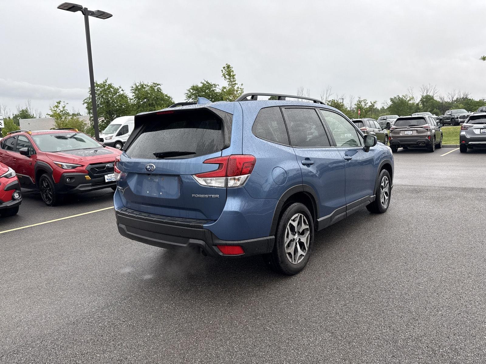 Used 2022 Horizon Blue Pearl Subaru Premium image 4
