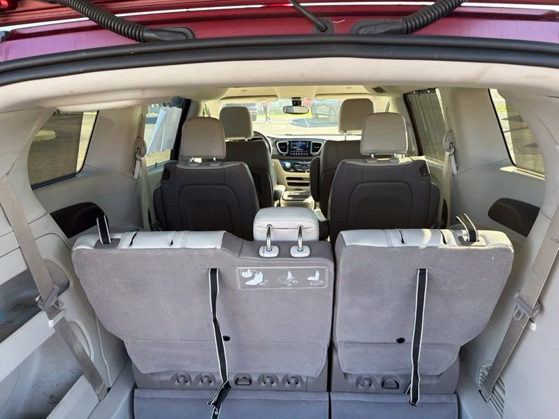 Used 2019 Red Chrysler Touring L image 10