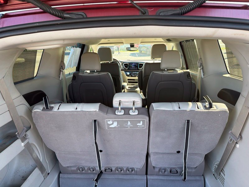 Used 2019 Red Chrysler Touring L image 10