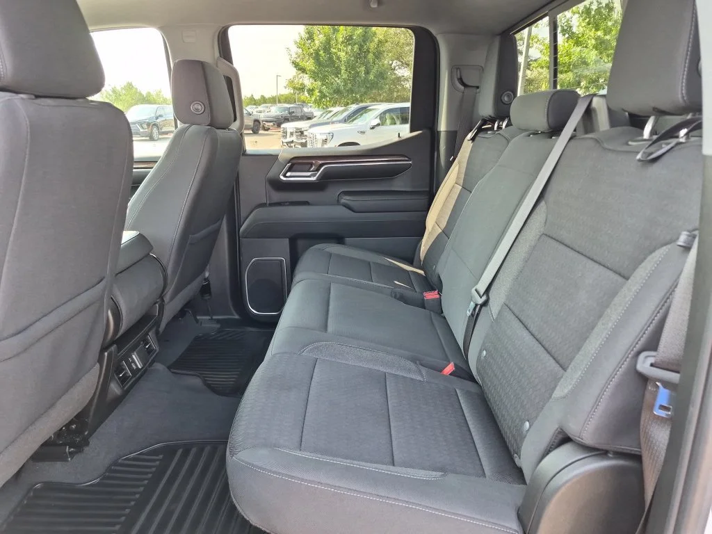 Used 2023 SUMMIT WHITE Chevrolet LT image 31