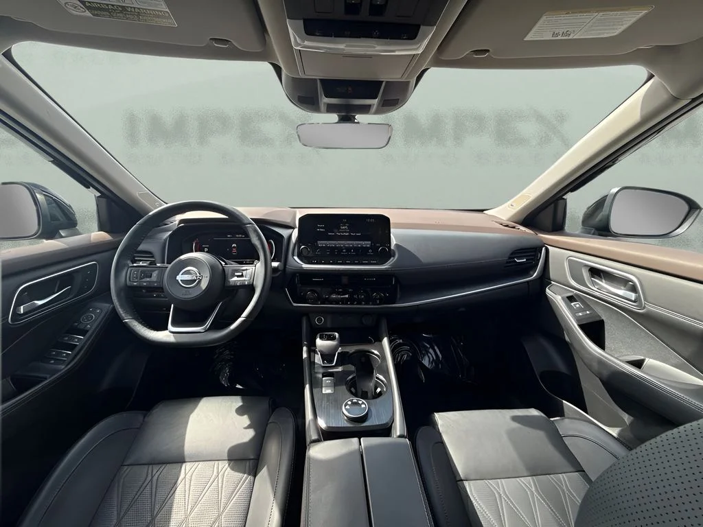 Used 2023 Black Nissan Platinum image 9