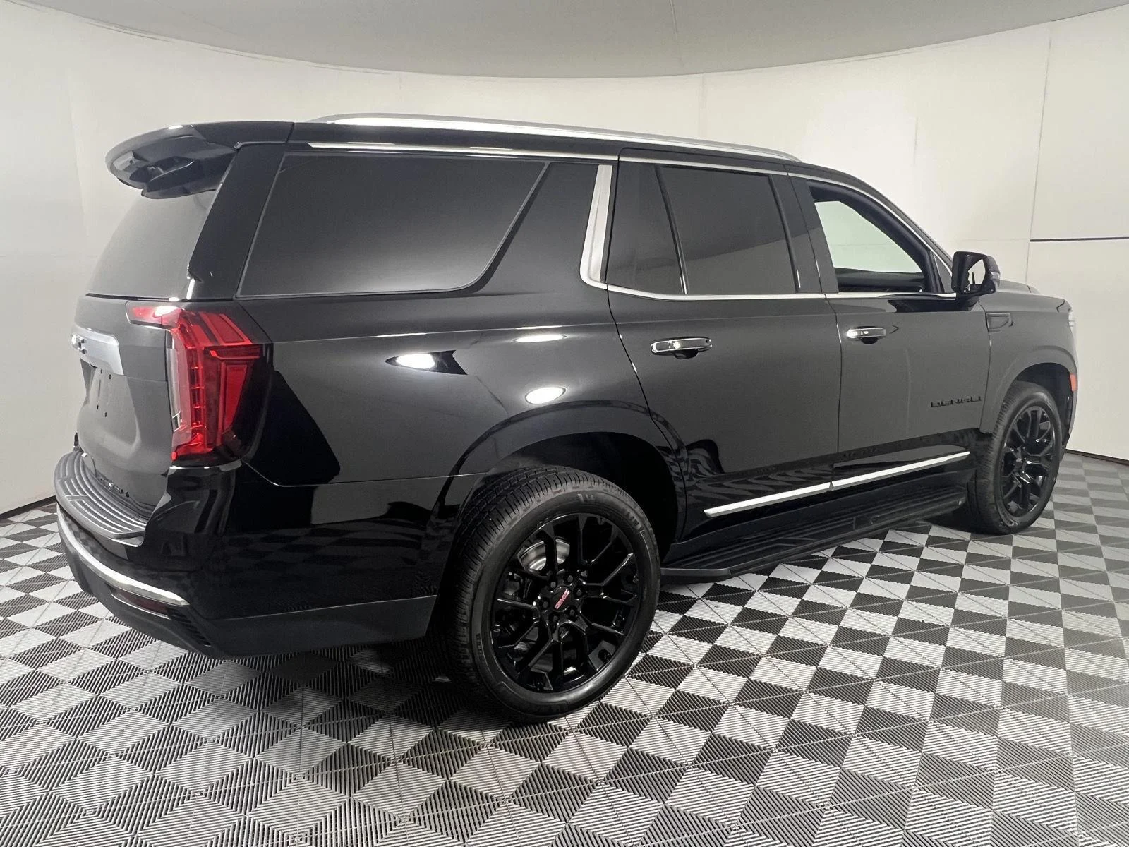 Used 2023 Onyx Black GMC Denali image 12
