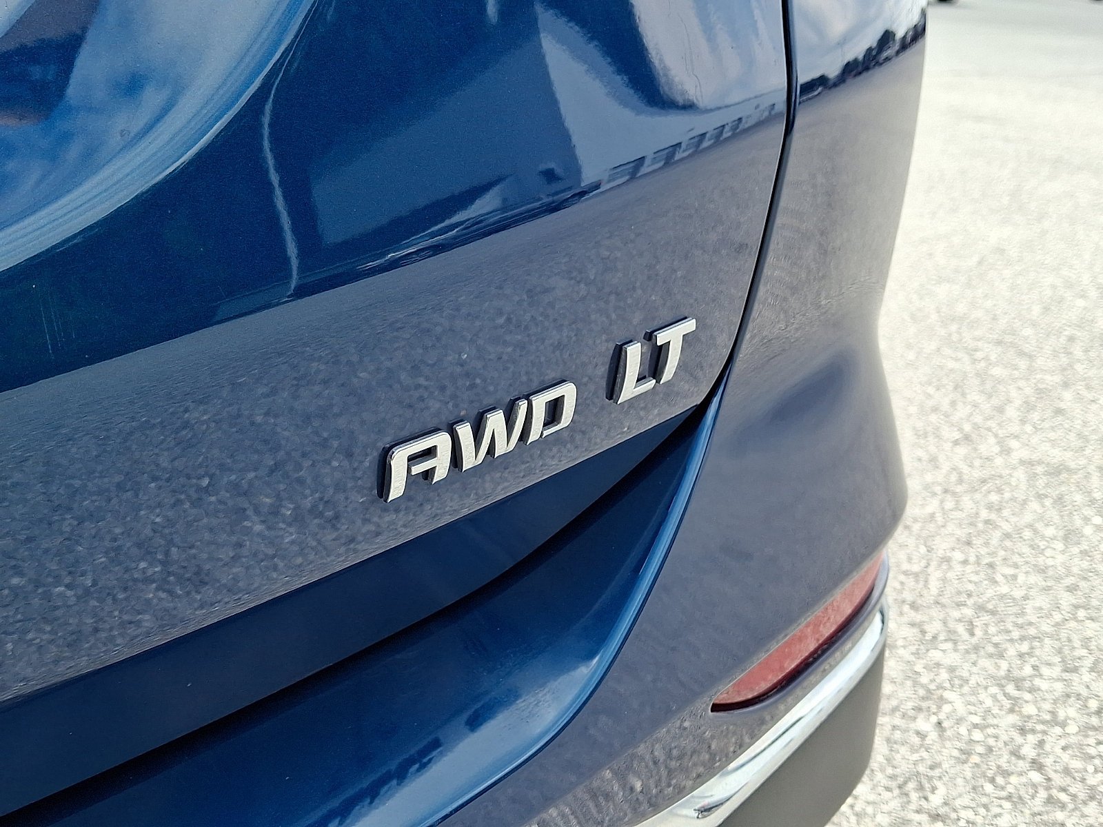 Used 2021 Pacific Blue Metallic Chevrolet LT image 33