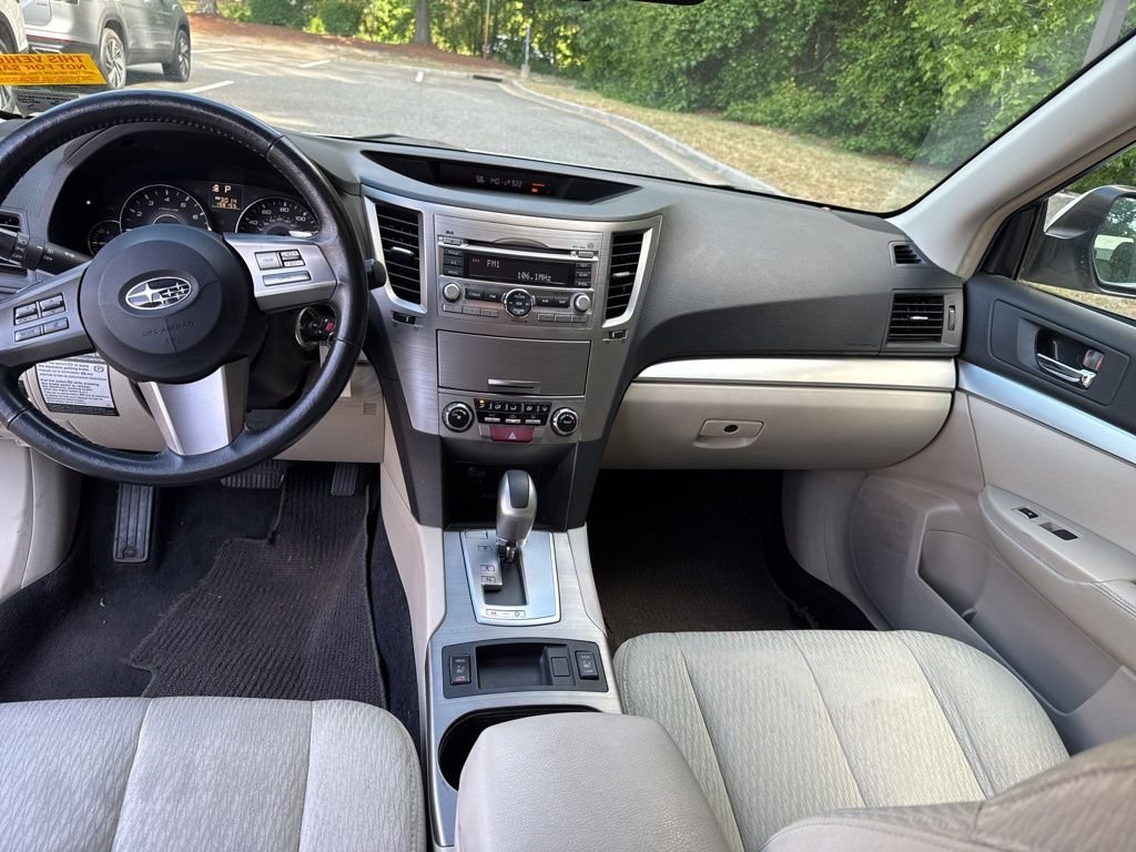 Used 2010 White Subaru 2.5i Premium image 10
