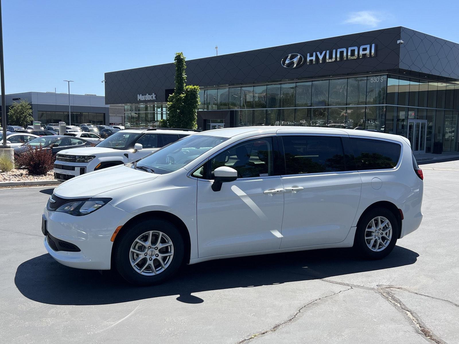 2023 Chrysler Voyager LX's photo