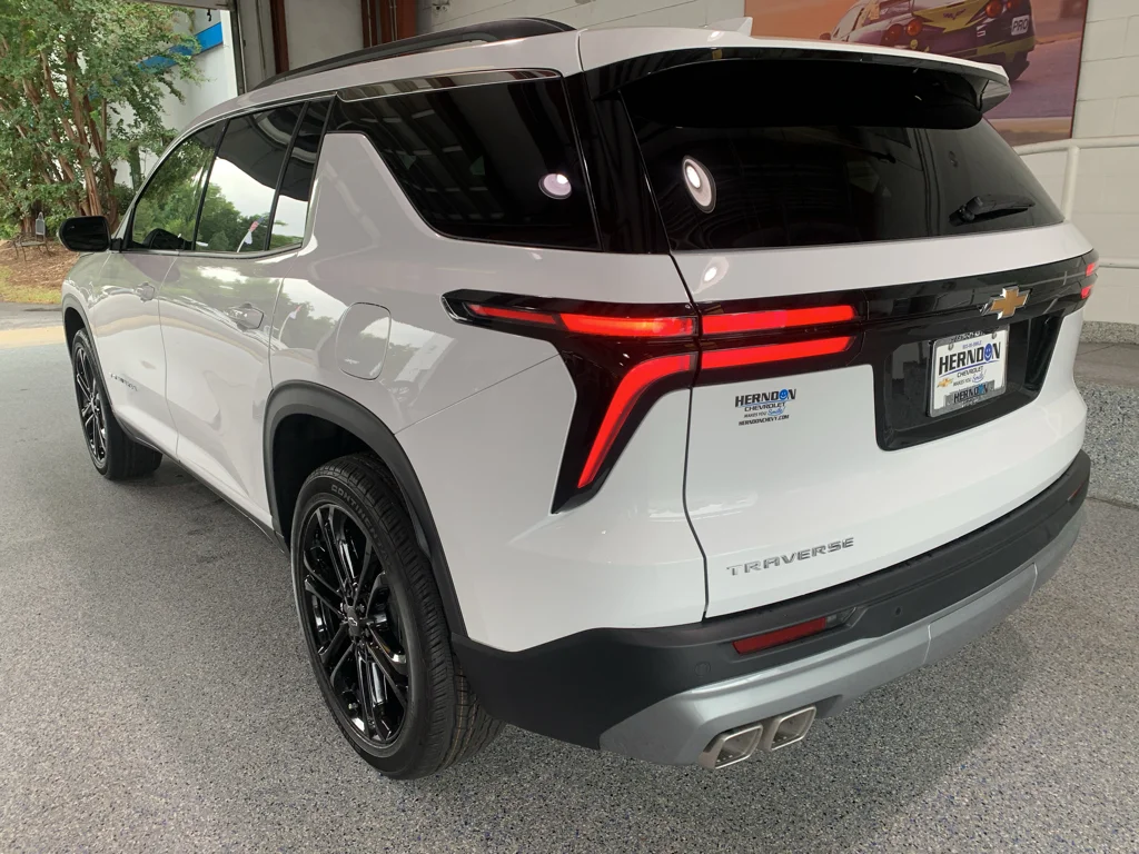 2027 Chevrolet Traverse LT - Photo 6