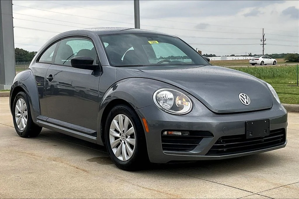 2017 Volkswagen Beetle 1.8T S Auto's photo
