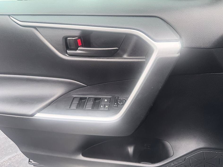 Used 2022 Magnetic Gray Metallic Toyota LE image 8