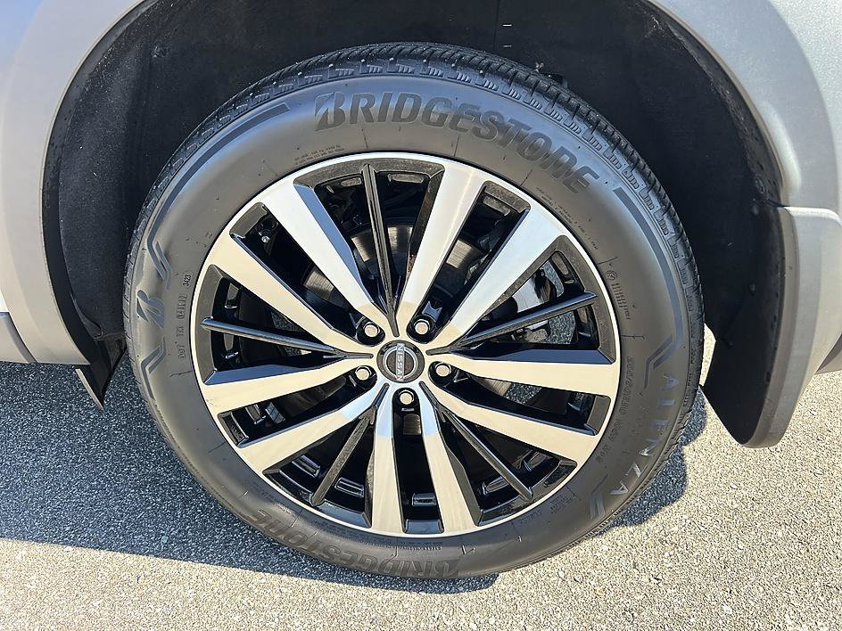 Certified Used 2024 Pearl White Tricoat Nissan Platinum image 10