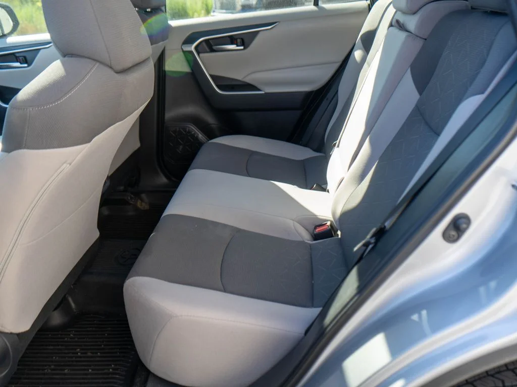 Used 2019 Silver Toyota XLE image 13