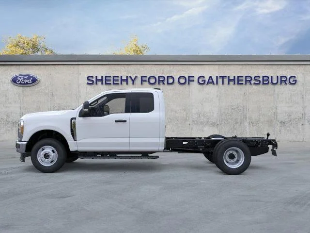 New 2025 Oxford White Ford F-350® XL image 15