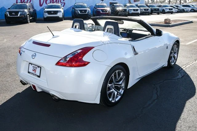 Used 2014 White Nissan Touring image 5