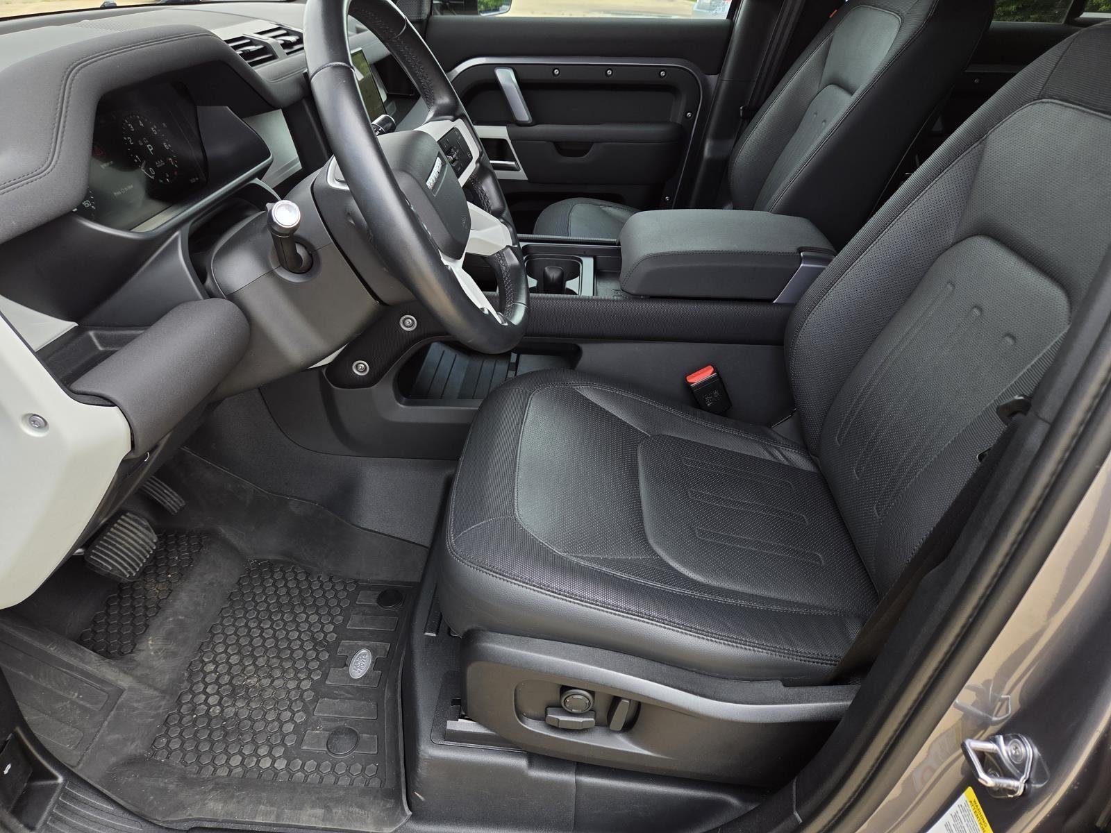 Used 2022 Eiger Grey Metallic Land Rover X-Dynamic SE image 35