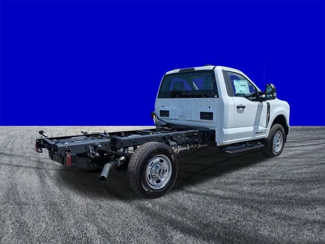 2026 Ford F-350 Super Duty Chassis Cab XL - Photo 4