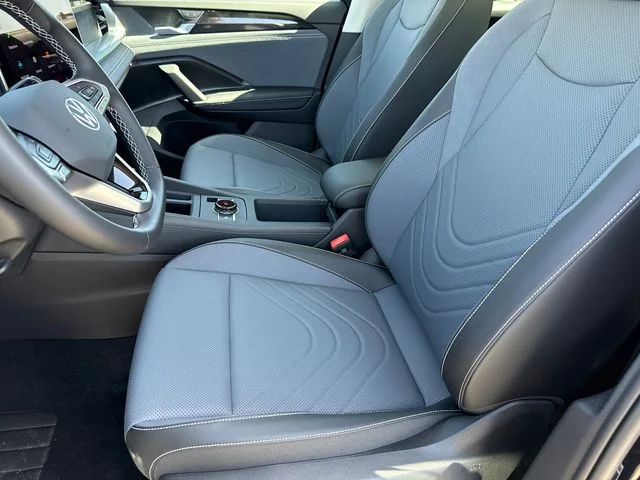 New 2026 Deep Black Pearl Volkswagen 2.0T SE image 39