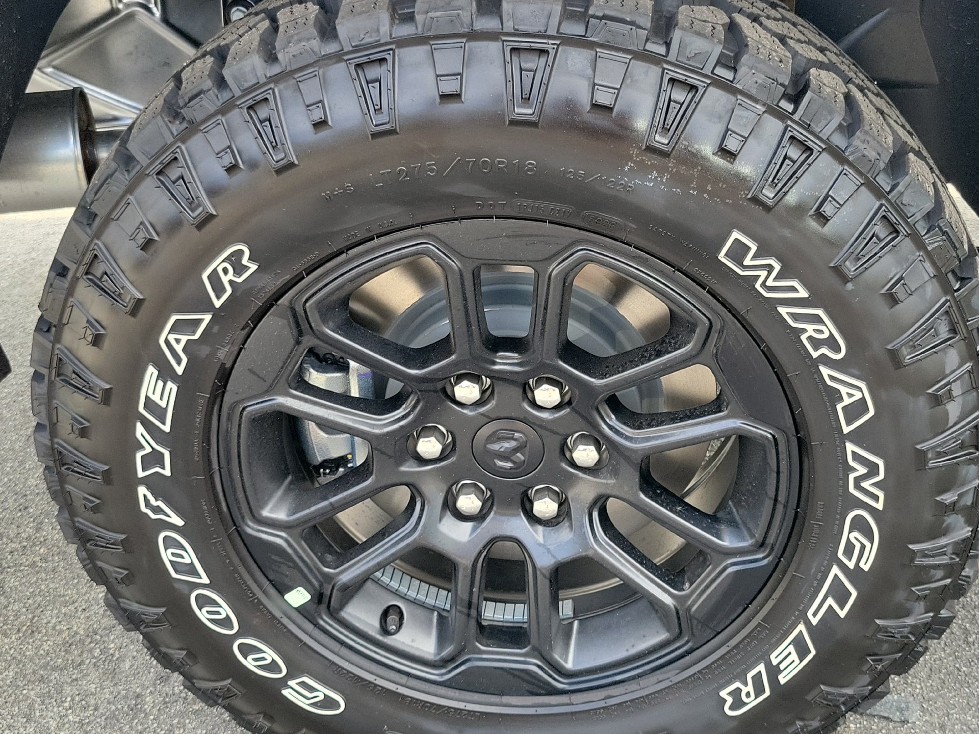 New 2027 Diamond Black Crystal Pearl-Coat Exterior Paint RAM Rebel image 5