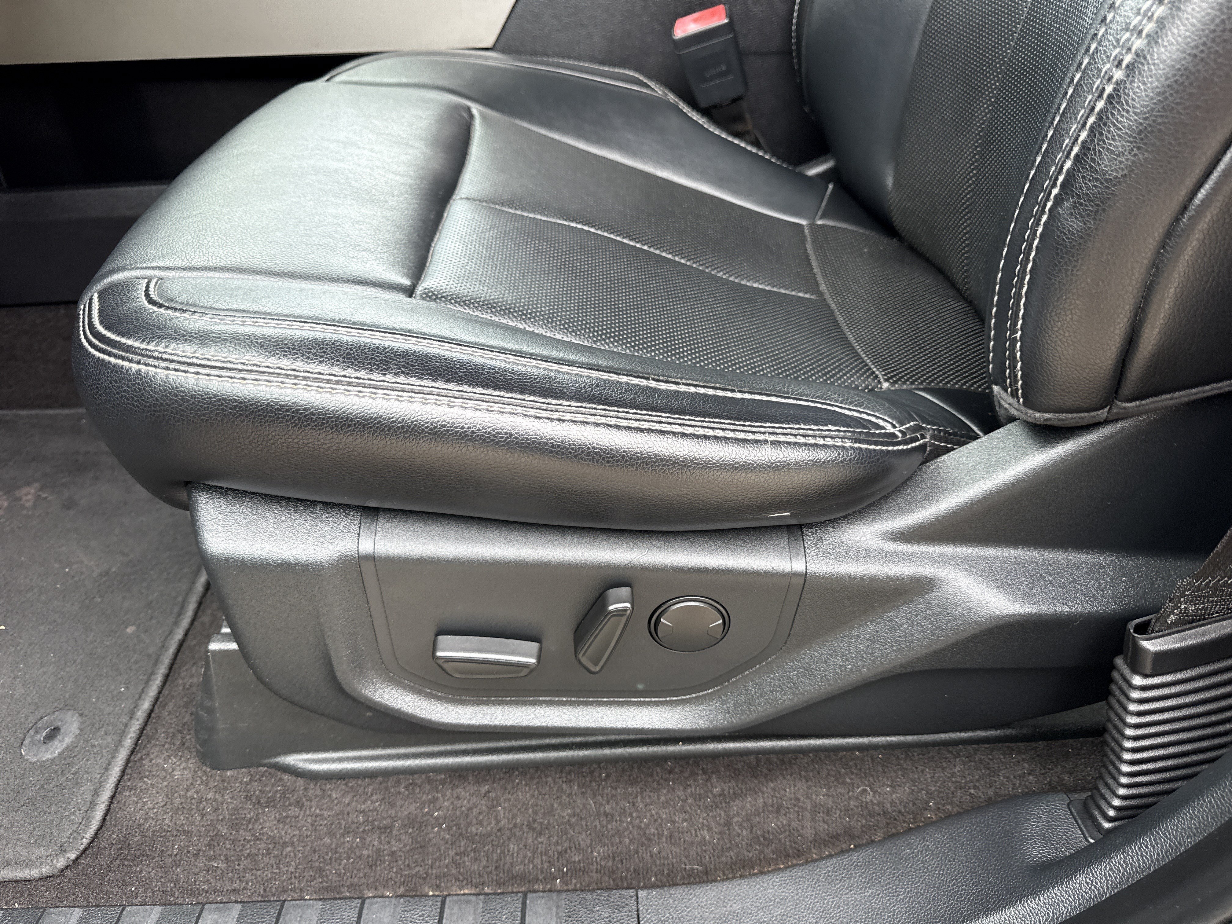 Used 2019 Agate Black Metallic Ford LARIAT image 12