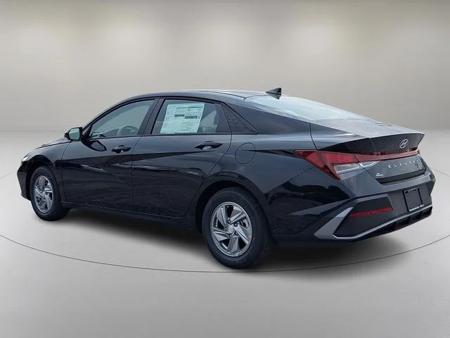New 2026 Black Hyundai SE image 5
