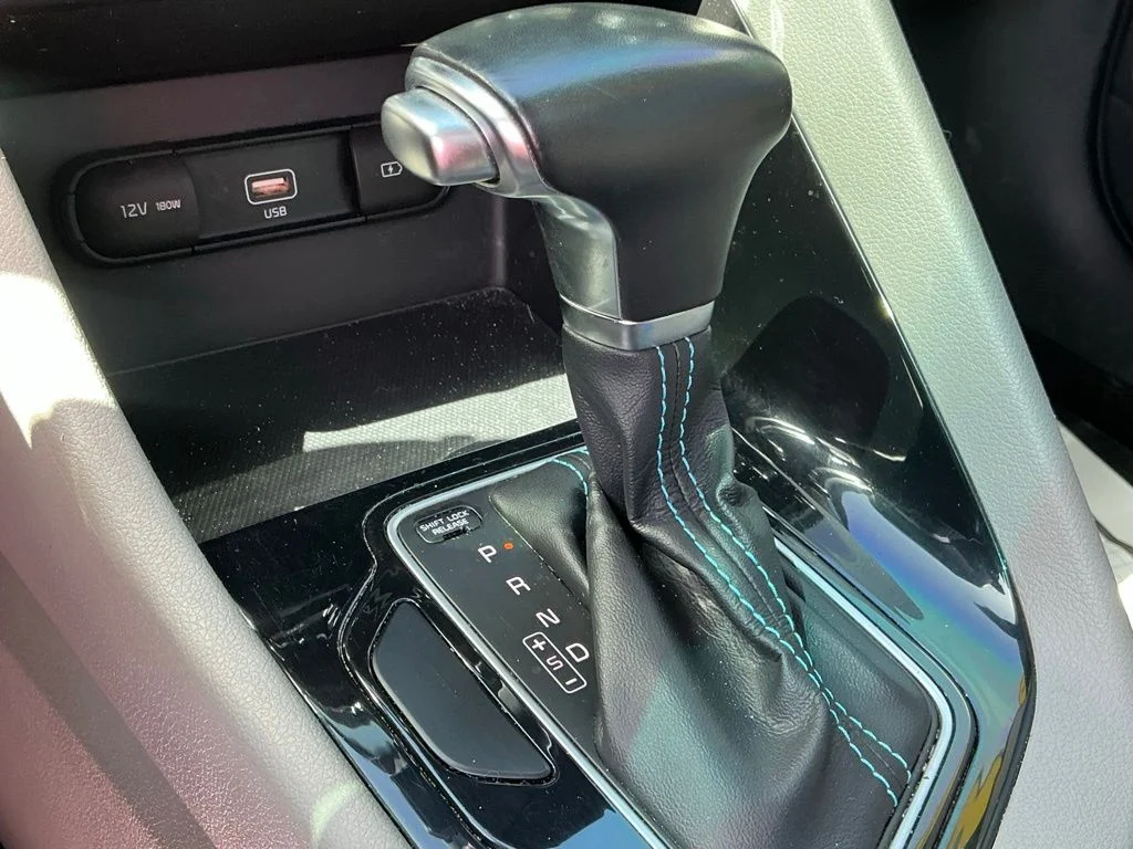 Used 2020 White Kia Touring image 35