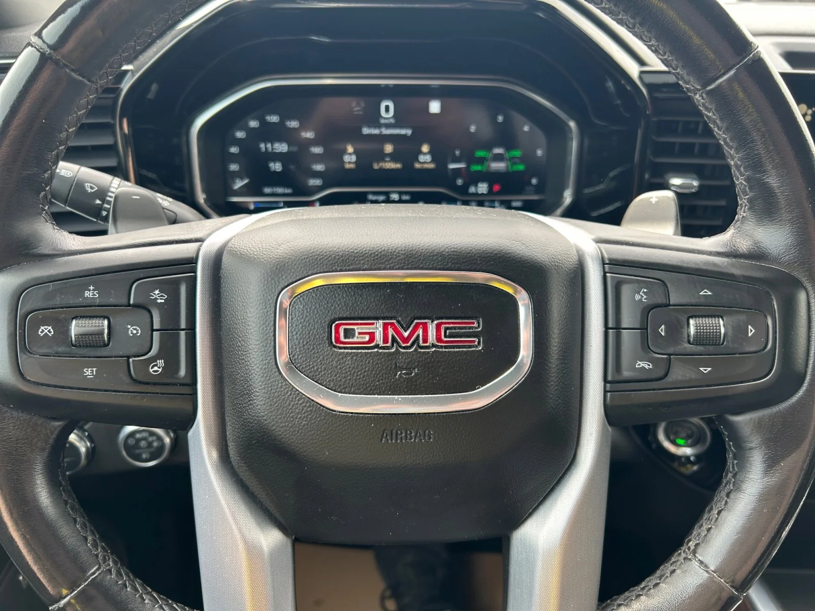 Used 2022 White GMC SLT Crew Cab image 22