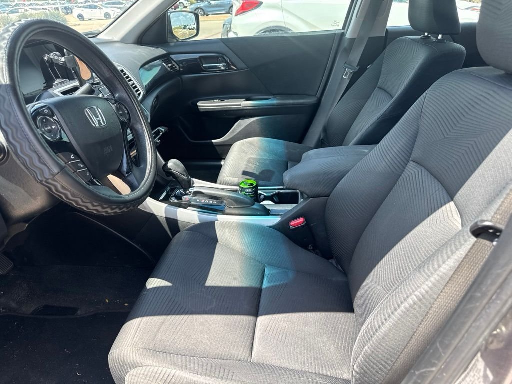 Used 2016  Honda LX image 10