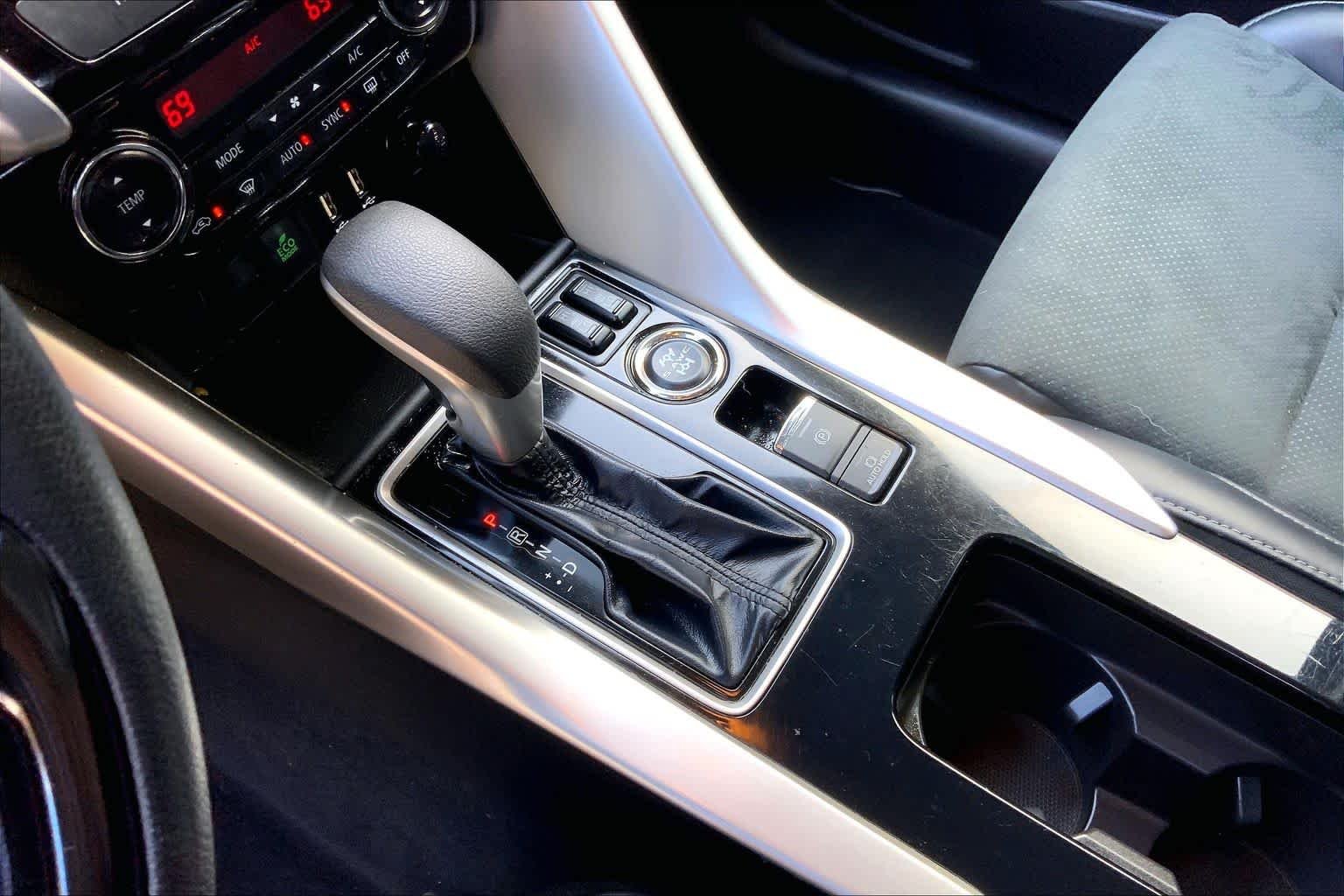 Used 2024 Lightning Blue Mitsubishi SE image 17