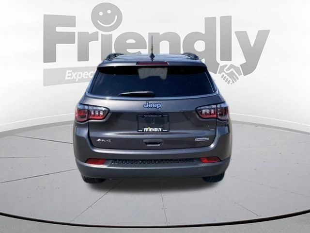 Used 2023 Gray Jeep Latitude Lux image 6