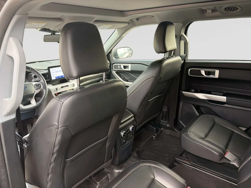 Used 2023 Agate Black Metallic Ford XLT image 15