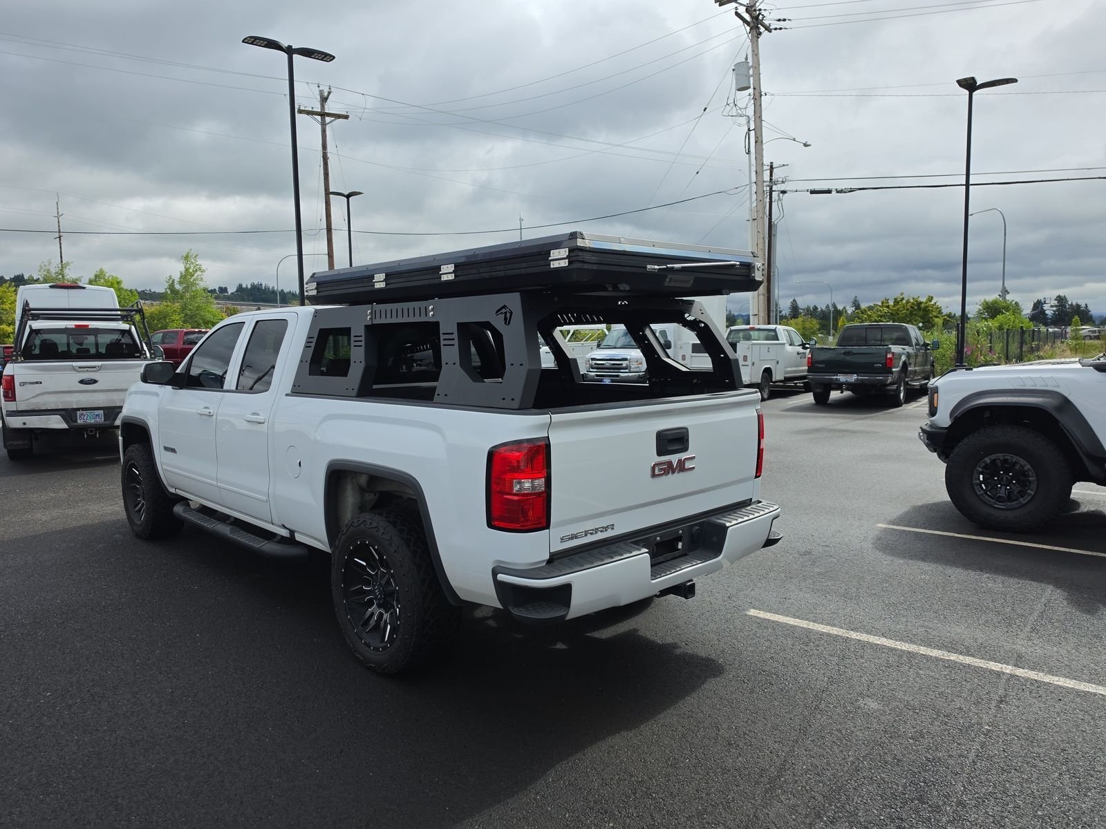 Used 2018 Summit White GMC Base image 10