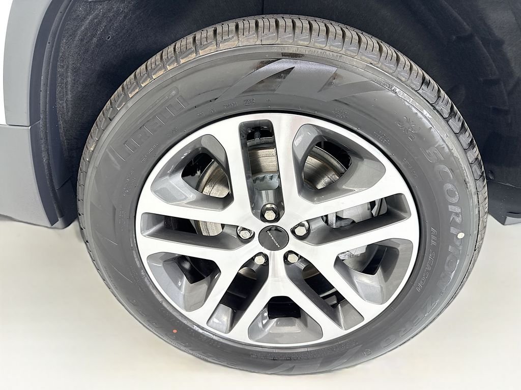 Used 2026 Fuji White Land Rover S image 32