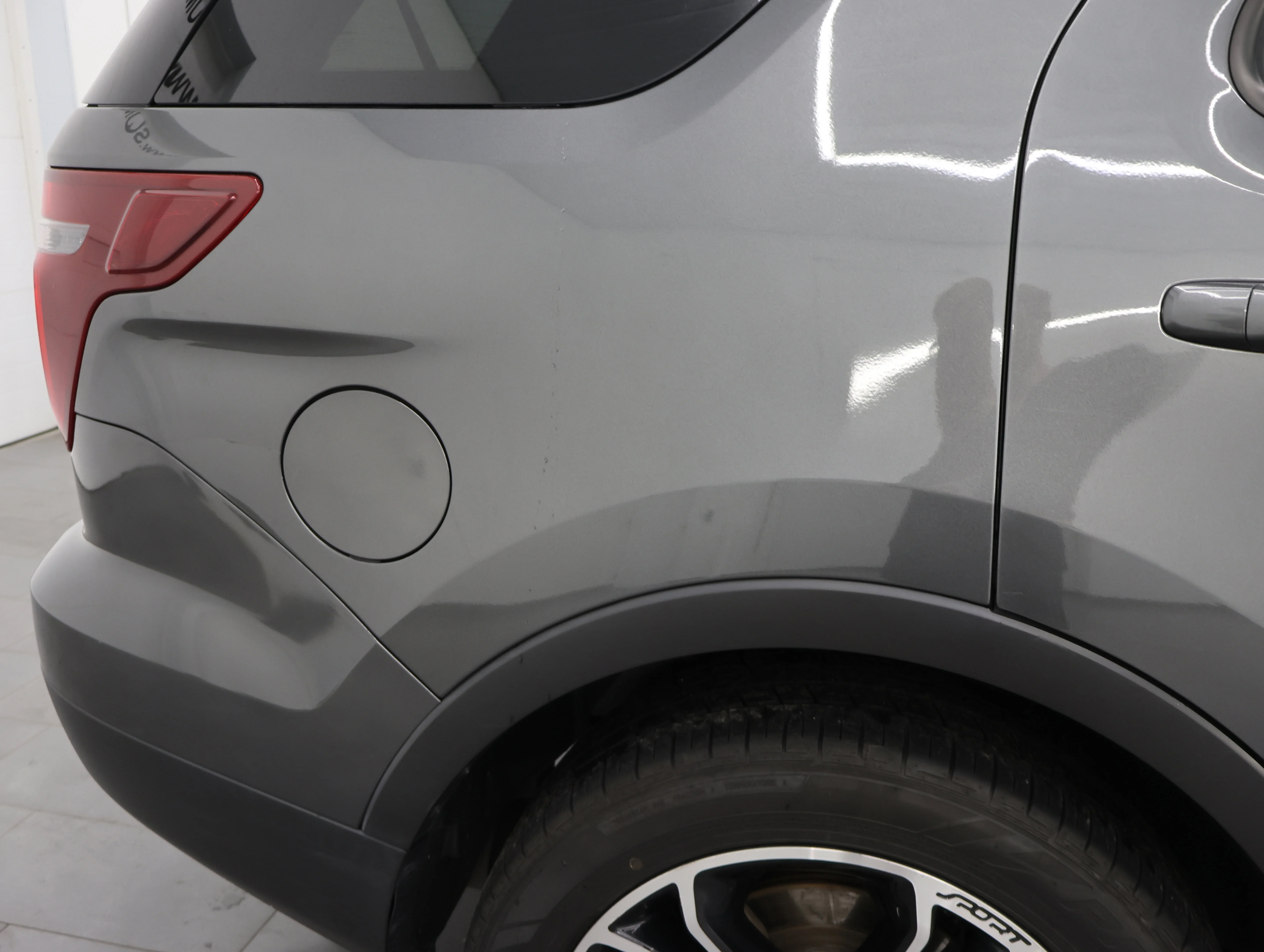 Used 2015 Magnetic Metallic Ford Sport image 24