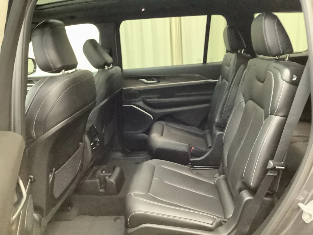 New 2026 Baltic Gray Metallic Clear-Coat Exterior Paint Jeep Limited image 26