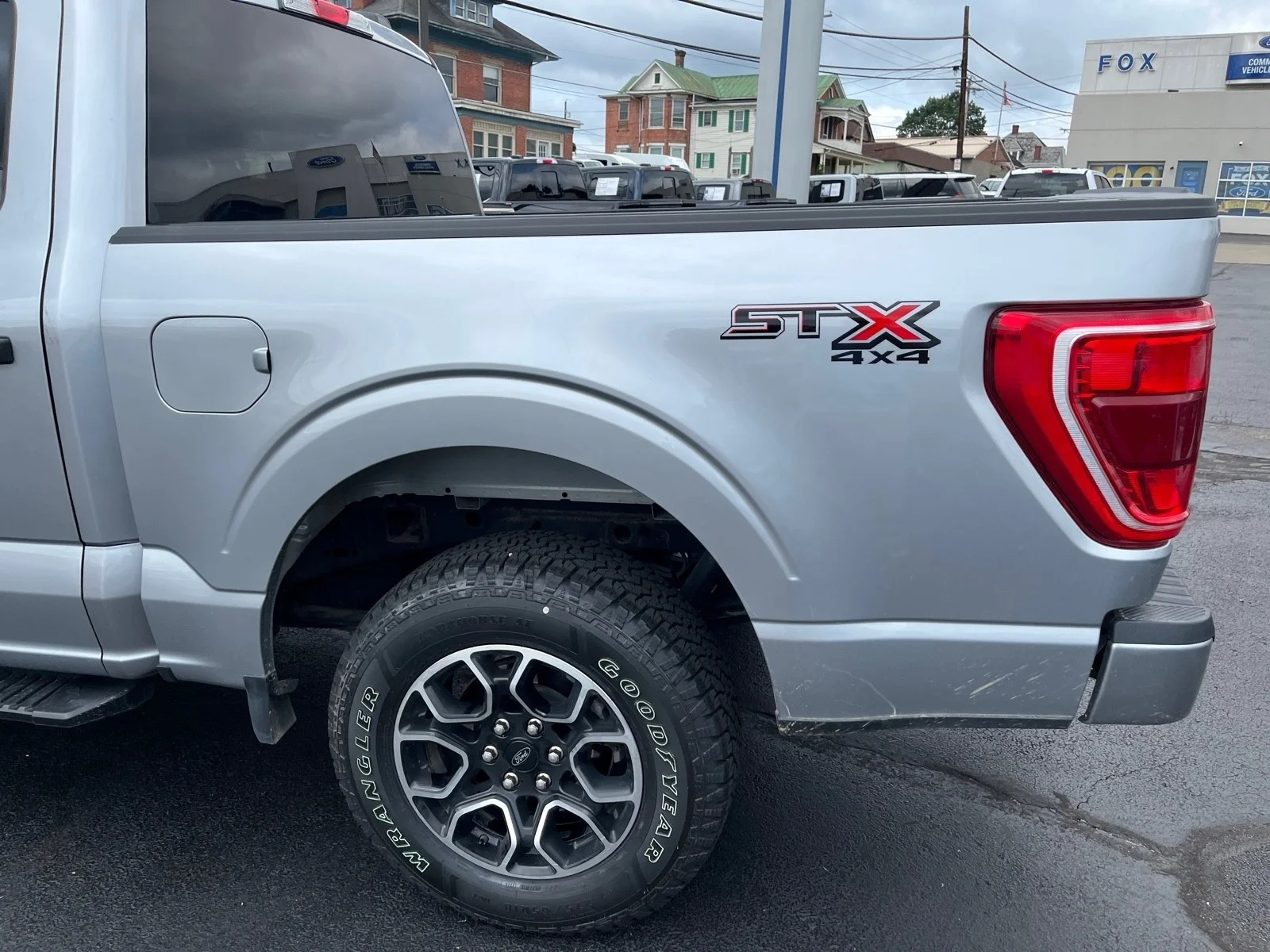 Used 2023 Iconic Silver Metallic Ford XL image 3