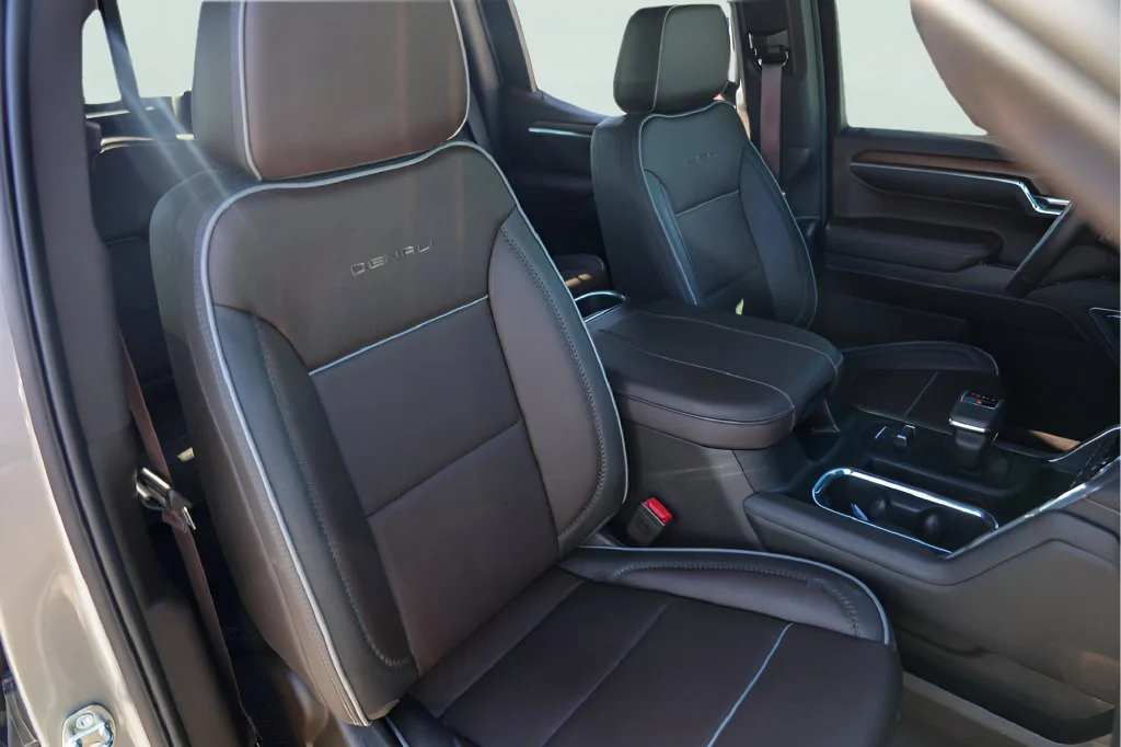 Used 2023 STERLING METALLIC GMC Denali image 33