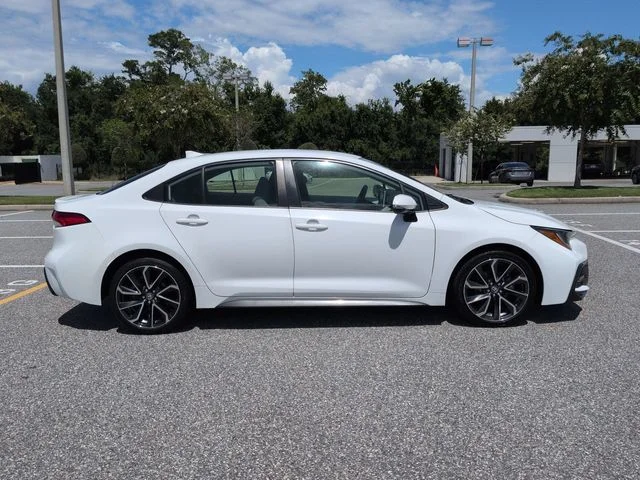 Used 2020 White Toyota SE image 3