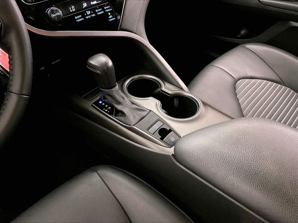 Used 2021 White Toyota SE Nightshade image 19