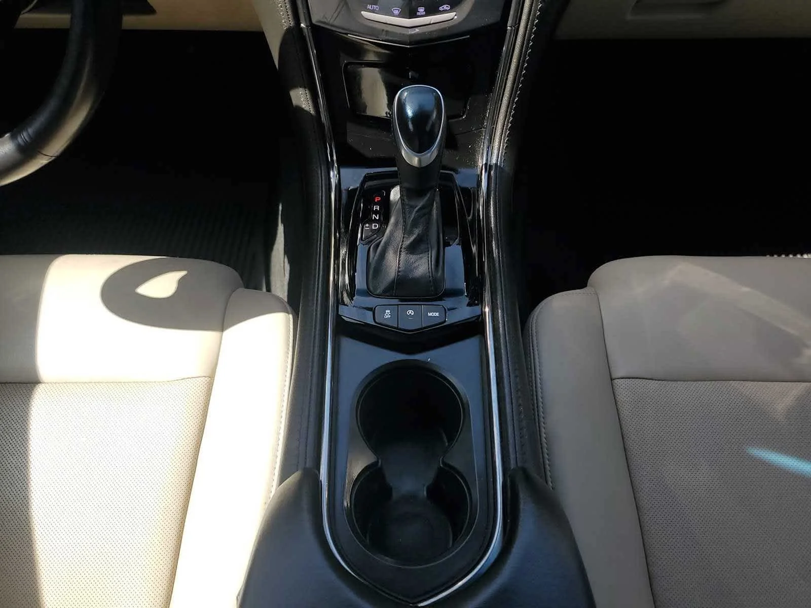 Used 2018 CRYSTAL WHITE TRICOAT Cadillac Luxury AWD image 18