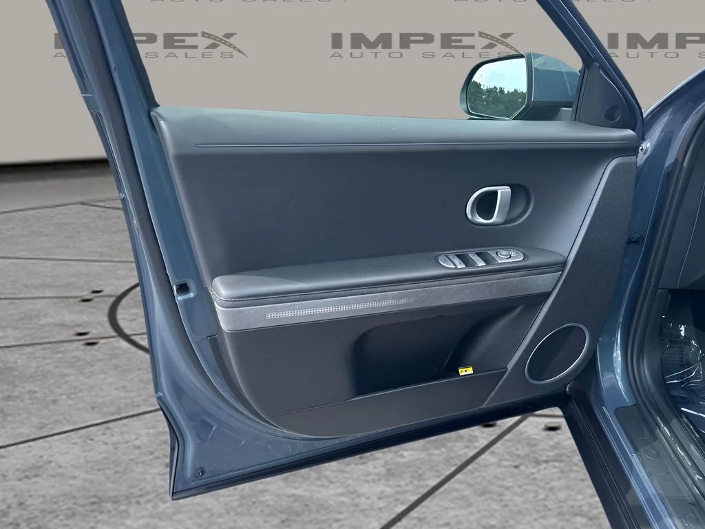 Used 2023 Green Hyundai SEL image 22