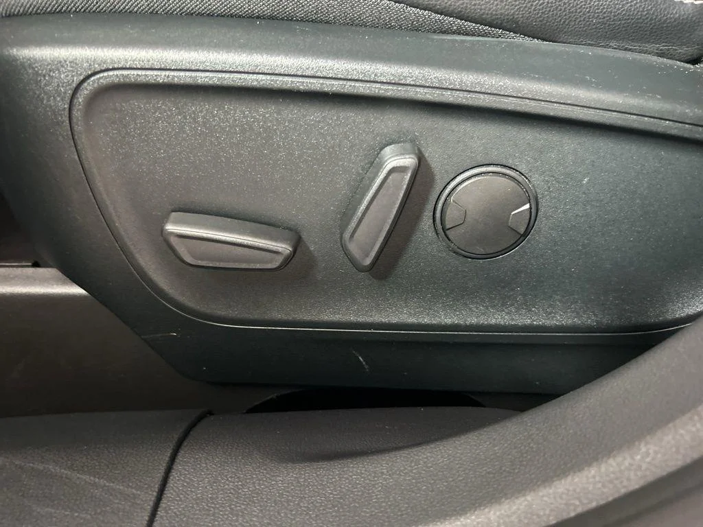 Used 2022 Oxford White Ford SEL image 15