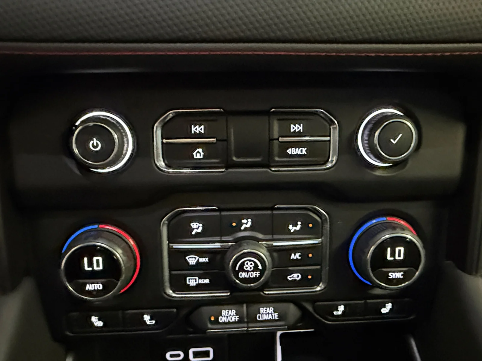 Used 2023 SILVER SAGE METALLIC Chevrolet RST image 24