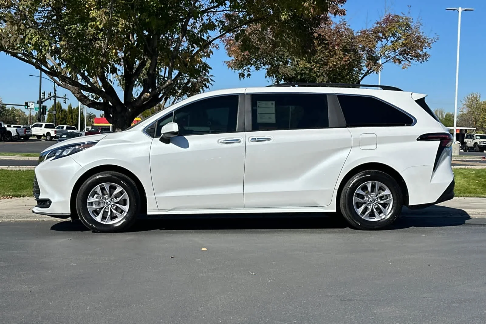 Certified Used 2025 Wind Chill Pearl Toyota XLE image 5