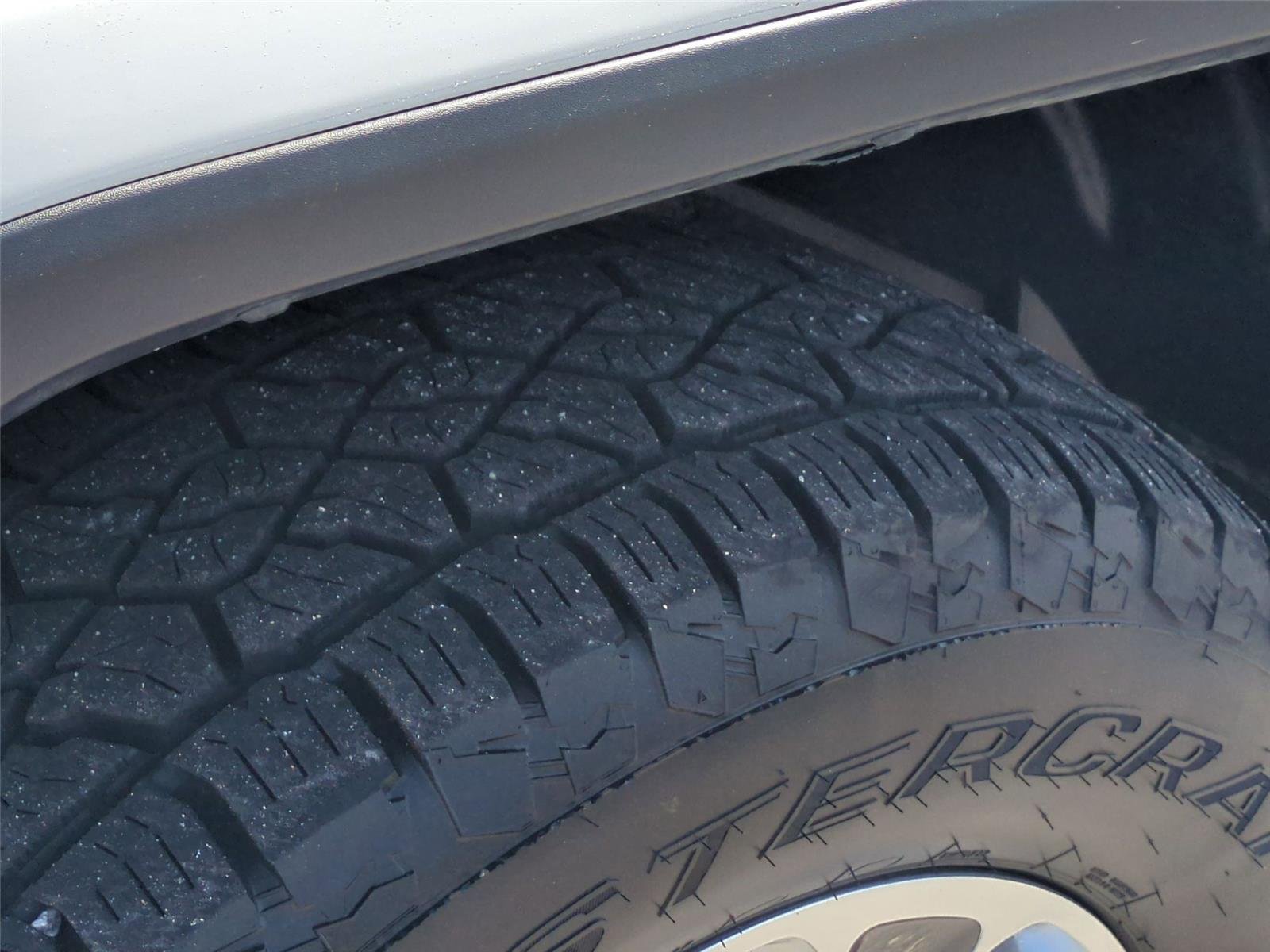 Used 2019 Bright White Clearcoat Jeep Sahara image 13