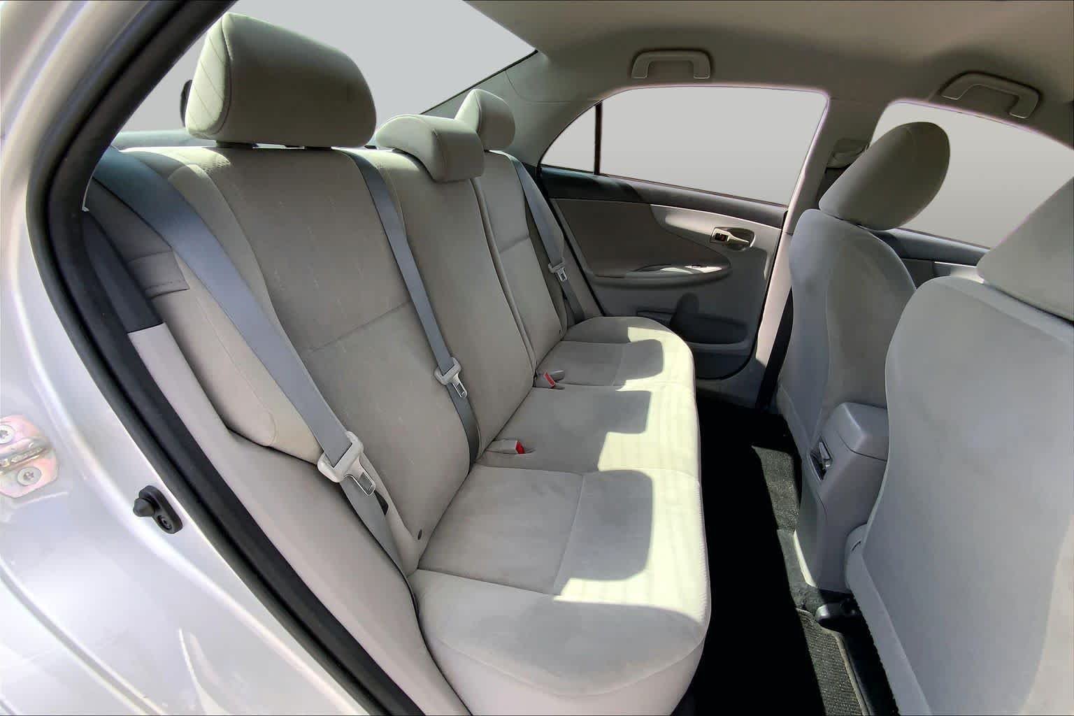 Used 2013 Classic Silver Metallic Toyota L image 19